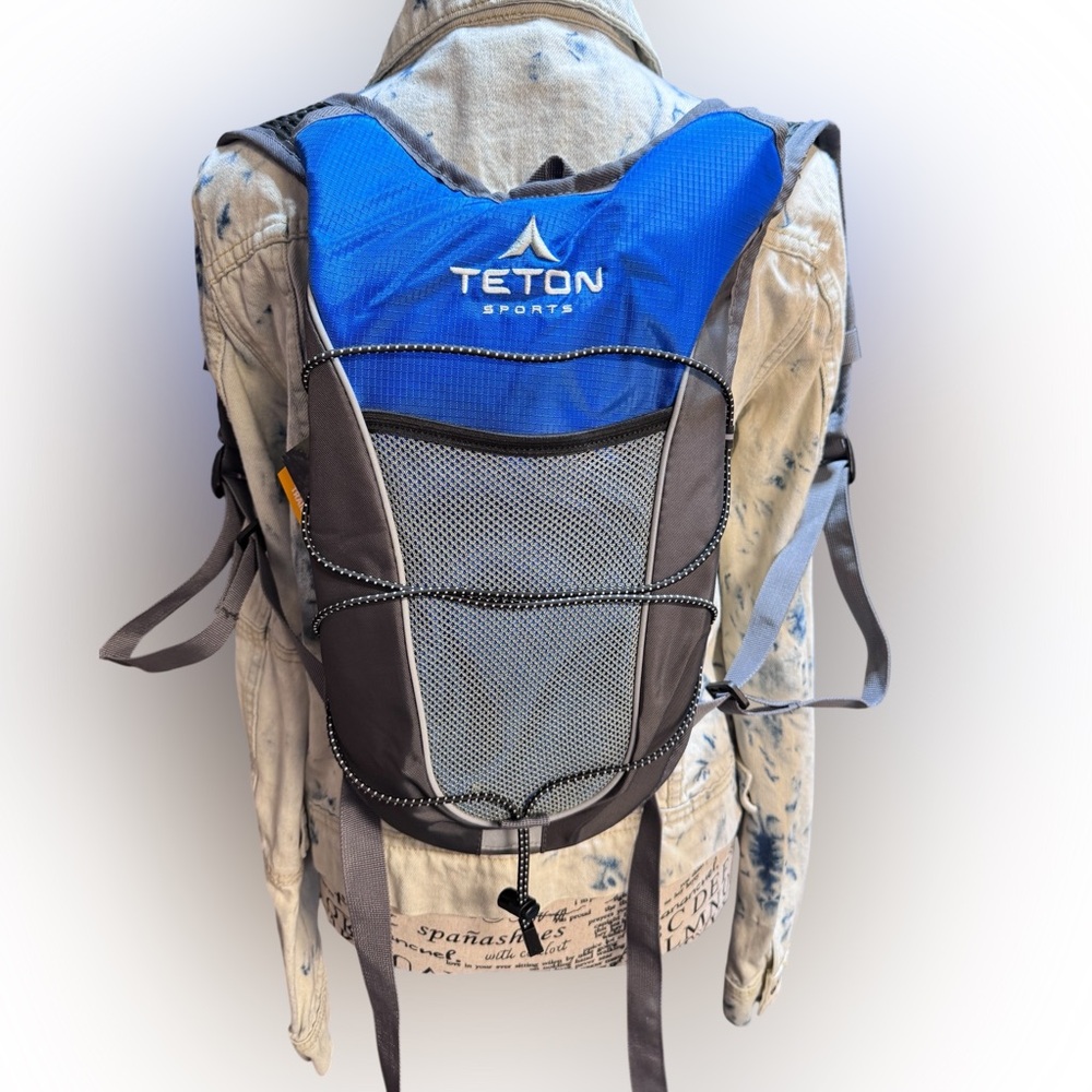 TETON Sports 2L Trailrunner 20 Adventure Hydration Pack Carrier Blue/Gray NWT